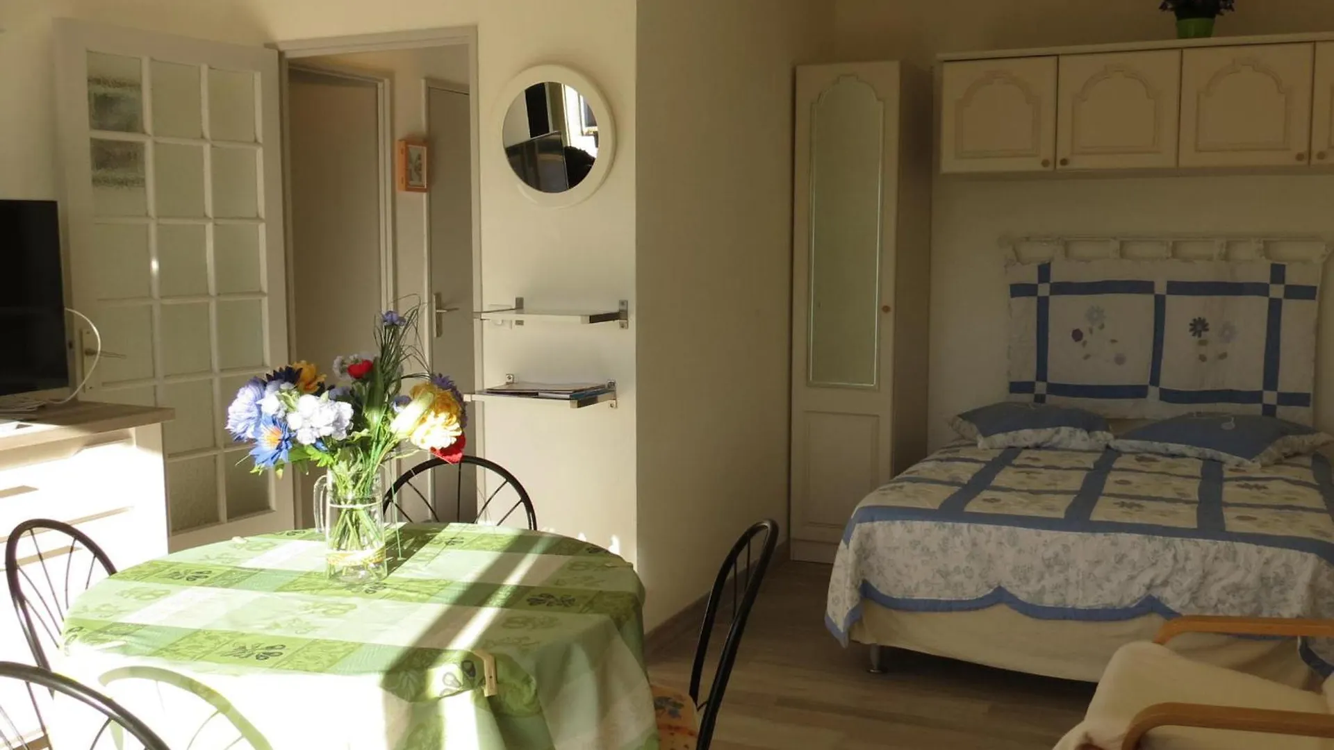 Studio Avec Piscine, Climatisation Et Parking A 100 M Du Centre Et Plage - Sainte-Maxime - Fr-1-780-49 Lägenhet
