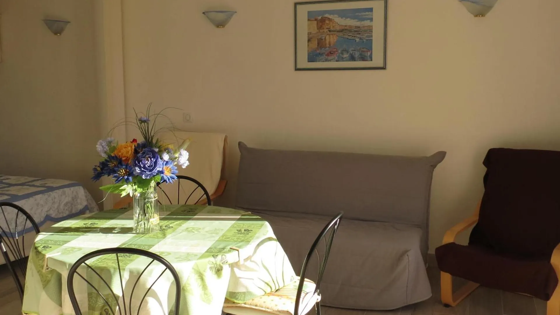 Studio Avec Piscine, Climatisation Et Parking A 100 M Du Centre Et Plage - Sainte-Maxime - Fr-1-780-49 Lägenhet